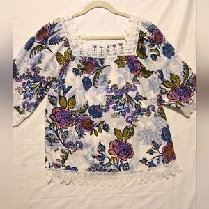New Directions Women Top Floral Size Small Crochet Trim